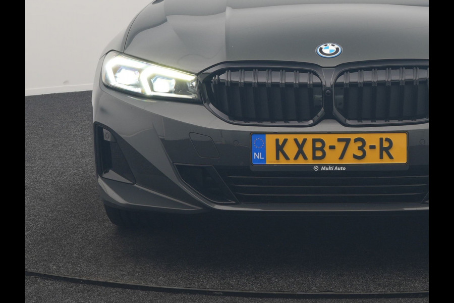 BMW 3 Serie Touring 320e Facelift 204pk PHEV Dealer O.H. | Dravitgrau metallic | Head Up | Camera | Widescreen Navi | Stoelverwarming | Apple Carplay | Blis | Adaptive LED | Park Assist | DAB | Plug In Hybrid |