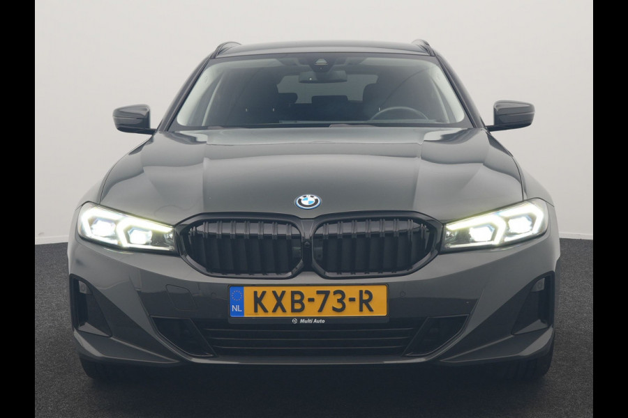 BMW 3 Serie Touring 320e Facelift 204pk PHEV Dealer O.H. | Dravitgrau metallic | Head Up | Camera | Widescreen Navi | Stoelverwarming | Apple Carplay | Blis | Adaptive LED | Park Assist | DAB | Plug In Hybrid |