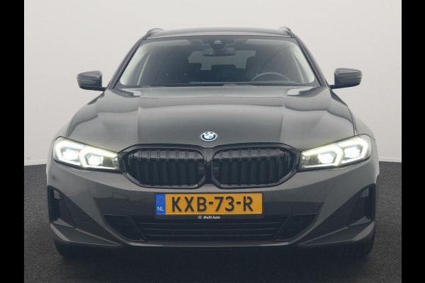 BMW 3 Serie Touring 320e Facelift 204pk PHEV Dealer O.H. | Dravitgrau metallic | Head Up | Camera | Widescreen Navi | Stoelverwarming | Apple Carplay | Blis | Adaptive LED | Park Assist | DAB | Plug In Hybrid |