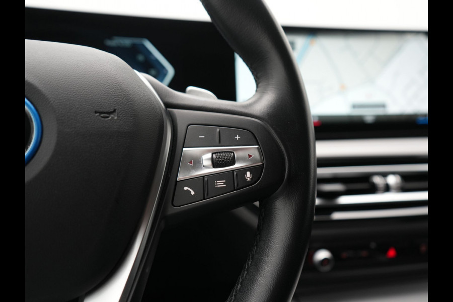 BMW 3 Serie Touring 320e Facelift 204pk PHEV Dealer O.H. | Dravitgrau metallic | Head Up | Camera | Widescreen Navi | Stoelverwarming | Apple Carplay | Blis | Adaptive LED | Park Assist | DAB | Plug In Hybrid |
