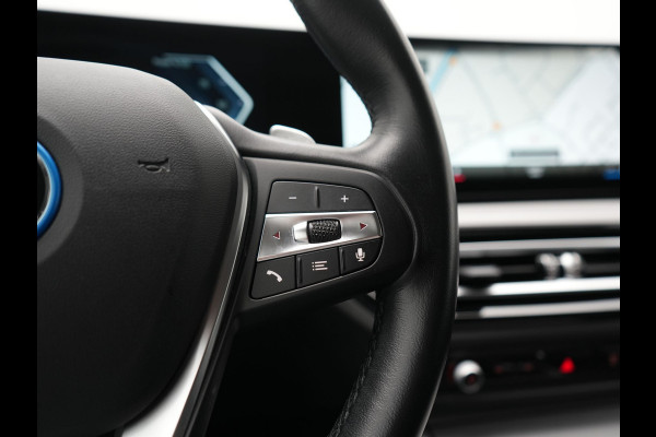 BMW 3 Serie Touring 320e Facelift 204pk PHEV Dealer O.H. | Dravitgrau metallic | Head Up | Camera | Widescreen Navi | Stoelverwarming | Apple Carplay | Blis | Adaptive LED | Park Assist | DAB | Plug In Hybrid |
