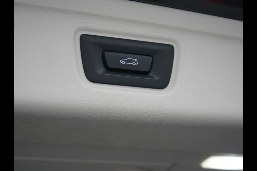 BMW 3 Serie Touring 320e Facelift 204pk PHEV Dealer O.H. | Dravitgrau metallic | Head Up | Camera | Widescreen Navi | Stoelverwarming | Apple Carplay | Blis | Adaptive LED | Park Assist | DAB | Plug In Hybrid |