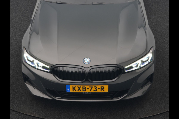 BMW 3 Serie Touring 320e Facelift 204pk PHEV Dealer O.H. | Dravitgrau metallic | Head Up | Camera | Widescreen Navi | Stoelverwarming | Apple Carplay | Blis | Adaptive LED | Park Assist | DAB | Plug In Hybrid |