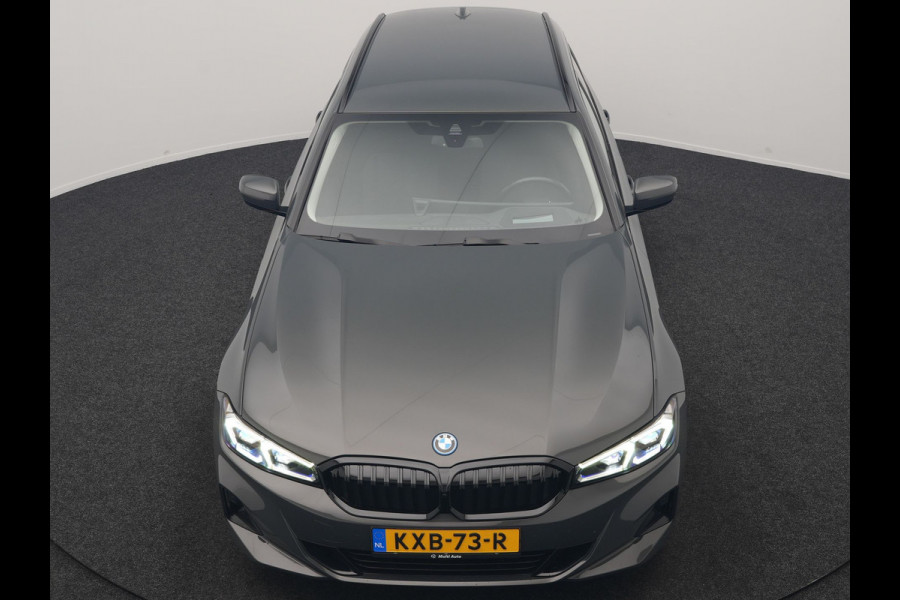 BMW 3 Serie Touring 320e Facelift 204pk PHEV Dealer O.H. | Dravitgrau metallic | Head Up | Camera | Widescreen Navi | Stoelverwarming | Apple Carplay | Blis | Adaptive LED | Park Assist | DAB | Plug In Hybrid |