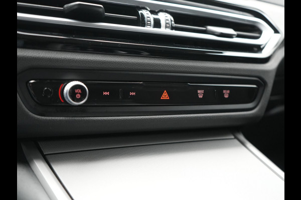 BMW 3 Serie Touring 320e Facelift 204pk PHEV Dealer O.H. | Dravitgrau metallic | Head Up | Camera | Widescreen Navi | Stoelverwarming | Apple Carplay | Blis | Adaptive LED | Park Assist | DAB | Plug In Hybrid |