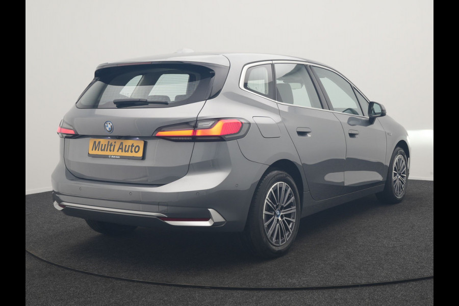 BMW 2 Serie Active Tourer 225e xDrive Luxury Line PHEV 245pk Dealer O.H. | Trekhaak Af Fabriek | Adaptive Cruise | 360 Camera | Head Up | Lederen Sportstoelen Verwarmd | Sfeerverichting | Keyless | Blis | Apple Carplay | Widescreen Navi | DAB | Plug In Hybrid |