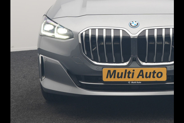 BMW 2 Serie Active Tourer 225e xDrive Luxury Line PHEV 245pk Dealer O.H. | Trekhaak Af Fabriek | Adaptive Cruise | 360 Camera | Head Up | Lederen Sportstoelen Verwarmd | Sfeerverichting | Keyless | Blis | Apple Carplay | Widescreen Navi | DAB | Plug In Hybrid |