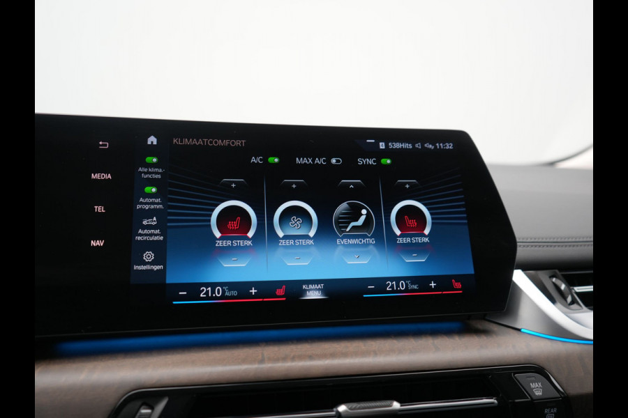 BMW 2 Serie Active Tourer 225e xDrive Luxury Line PHEV 245pk Dealer O.H. | Trekhaak Af Fabriek | Adaptive Cruise | 360 Camera | Head Up | Lederen Sportstoelen Verwarmd | Sfeerverichting | Keyless | Blis | Apple Carplay | Widescreen Navi | DAB | Plug In Hybrid |