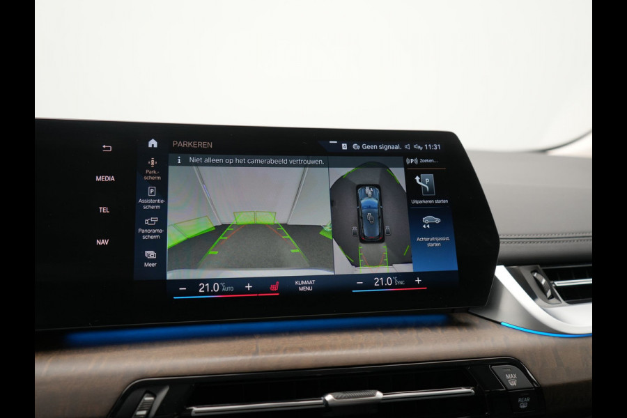 BMW 2 Serie Active Tourer 225e xDrive Luxury Line PHEV 245pk Dealer O.H. | Trekhaak Af Fabriek | Adaptive Cruise | 360 Camera | Head Up | Lederen Sportstoelen Verwarmd | Sfeerverichting | Keyless | Blis | Apple Carplay | Widescreen Navi | DAB | Plug In Hybrid |