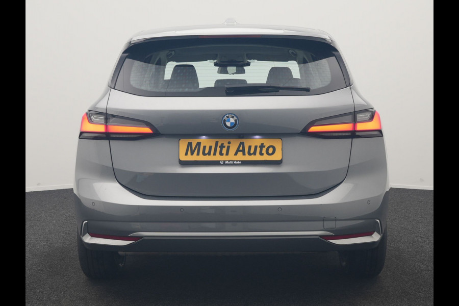 BMW 2 Serie Active Tourer 225e xDrive Luxury Line PHEV 245pk Dealer O.H. | Trekhaak Af Fabriek | Adaptive Cruise | 360 Camera | Head Up | Lederen Sportstoelen Verwarmd | Sfeerverichting | Keyless | Blis | Apple Carplay | Widescreen Navi | DAB | Plug In Hybrid |