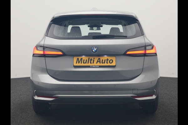 BMW 2 Serie Active Tourer 225e xDrive Luxury Line PHEV 245pk Dealer O.H. | Trekhaak Af Fabriek | Adaptive Cruise | 360 Camera | Head Up | Lederen Sportstoelen Verwarmd | Sfeerverichting | Keyless | Blis | Apple Carplay | Widescreen Navi | DAB | Plug In Hybrid |