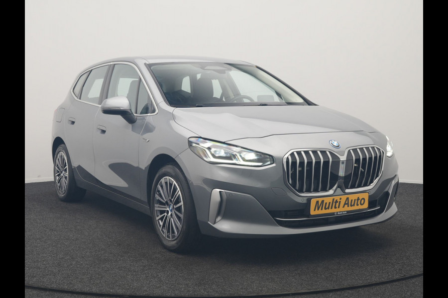 BMW 2 Serie Active Tourer 225e xDrive Luxury Line PHEV 245pk Dealer O.H. | Trekhaak Af Fabriek | Adaptive Cruise | 360 Camera | Head Up | Lederen Sportstoelen Verwarmd | Sfeerverichting | Keyless | Blis | Apple Carplay | Widescreen Navi | DAB | Plug In Hybrid |