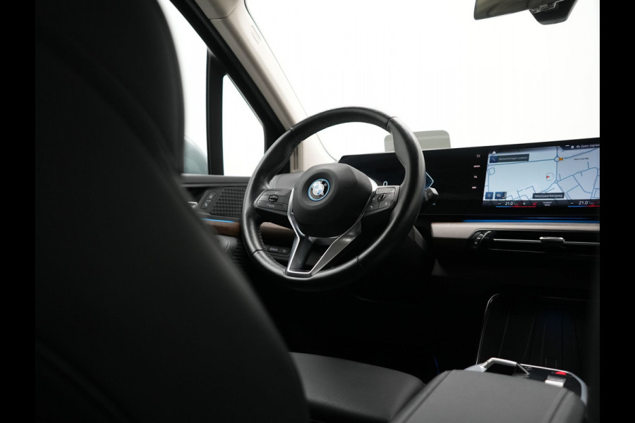 BMW 2 Serie Active Tourer 225e xDrive Luxury Line PHEV 245pk Dealer O.H. | Trekhaak Af Fabriek | Adaptive Cruise | 360 Camera | Head Up | Lederen Sportstoelen Verwarmd | Sfeerverichting | Keyless | Blis | Apple Carplay | Widescreen Navi | DAB | Plug In Hybrid |
