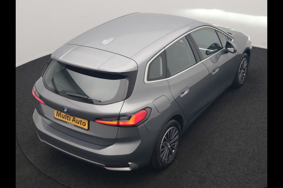 BMW 2 Serie Active Tourer 225e xDrive Luxury Line PHEV 245pk Dealer O.H. | Trekhaak Af Fabriek | Adaptive Cruise | 360 Camera | Head Up | Lederen Sportstoelen Verwarmd | Sfeerverichting | Keyless | Blis | Apple Carplay | Widescreen Navi | DAB | Plug In Hybrid |
