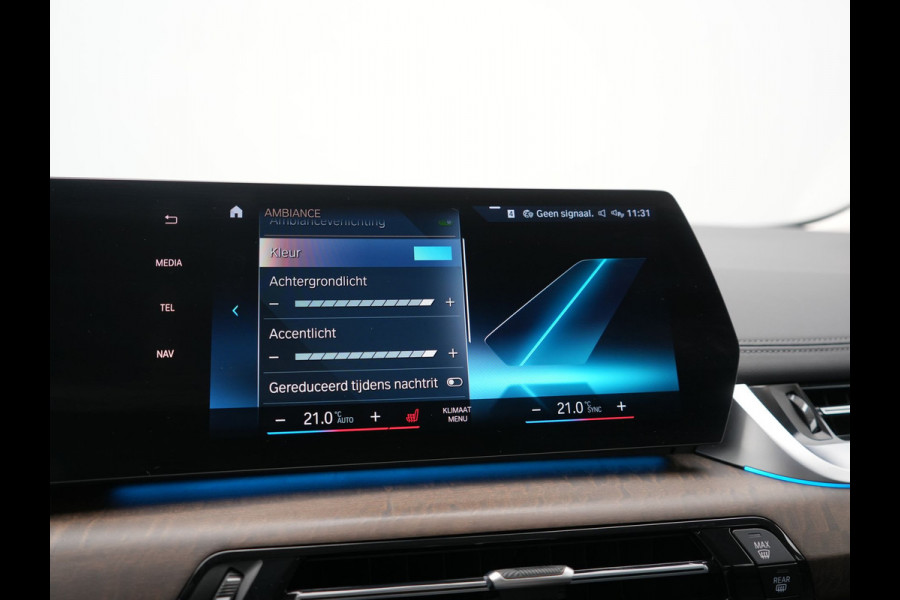 BMW 2 Serie Active Tourer 225e xDrive Luxury Line PHEV 245pk Dealer O.H. | Trekhaak Af Fabriek | Adaptive Cruise | 360 Camera | Head Up | Lederen Sportstoelen Verwarmd | Sfeerverichting | Keyless | Blis | Apple Carplay | Widescreen Navi | DAB | Plug In Hybrid |