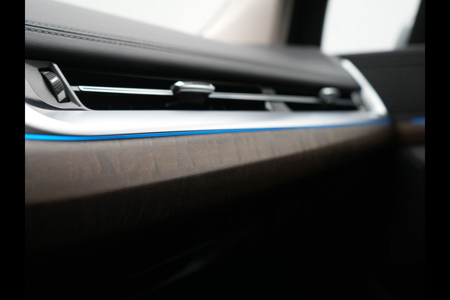 BMW 2 Serie Active Tourer 225e xDrive Luxury Line PHEV 245pk Dealer O.H. | Trekhaak Af Fabriek | Adaptive Cruise | 360 Camera | Head Up | Lederen Sportstoelen Verwarmd | Sfeerverichting | Keyless | Blis | Apple Carplay | Widescreen Navi | DAB | Plug In Hybrid |