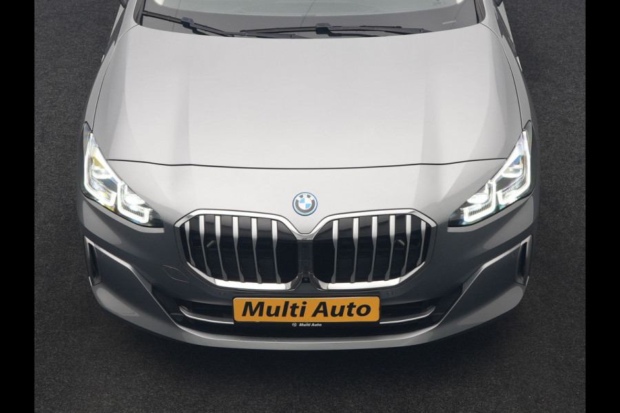 BMW 2 Serie Active Tourer 225e xDrive Luxury Line PHEV 245pk Dealer O.H. | Trekhaak Af Fabriek | Adaptive Cruise | 360 Camera | Head Up | Lederen Sportstoelen Verwarmd | Sfeerverichting | Keyless | Blis | Apple Carplay | Widescreen Navi | DAB | Plug In Hybrid |