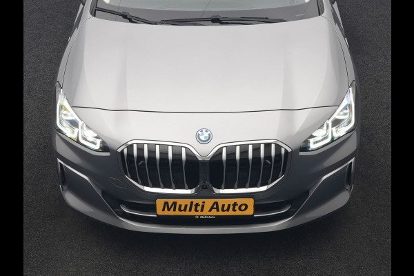 BMW 2 Serie Active Tourer 225e xDrive Luxury Line PHEV 245pk Dealer O.H. | Trekhaak Af Fabriek | Adaptive Cruise | 360 Camera | Head Up | Lederen Sportstoelen Verwarmd | Sfeerverichting | Keyless | Blis | Apple Carplay | Widescreen Navi | DAB | Plug In Hybrid |