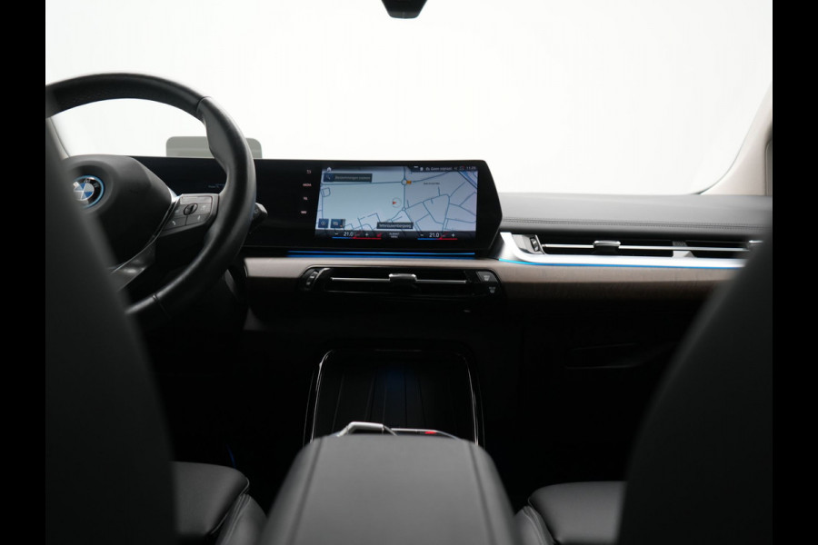 BMW 2 Serie Active Tourer 225e xDrive Luxury Line PHEV 245pk Dealer O.H. | Trekhaak Af Fabriek | Adaptive Cruise | 360 Camera | Head Up | Lederen Sportstoelen Verwarmd | Sfeerverichting | Keyless | Blis | Apple Carplay | Widescreen Navi | DAB | Plug In Hybrid |