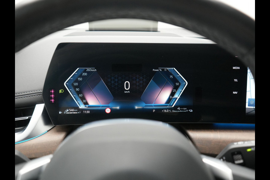 BMW 2 Serie Active Tourer 225e xDrive Luxury Line PHEV 245pk Dealer O.H. | Trekhaak Af Fabriek | Adaptive Cruise | 360 Camera | Head Up | Lederen Sportstoelen Verwarmd | Sfeerverichting | Keyless | Blis | Apple Carplay | Widescreen Navi | DAB | Plug In Hybrid |