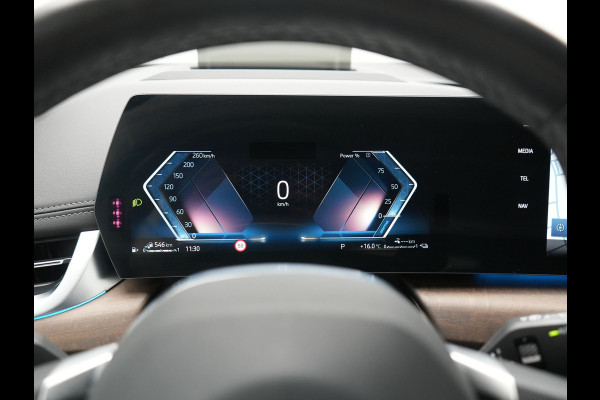 BMW 2 Serie Active Tourer 225e xDrive Luxury Line PHEV 245pk Dealer O.H. | Trekhaak Af Fabriek | Adaptive Cruise | 360 Camera | Head Up | Lederen Sportstoelen Verwarmd | Sfeerverichting | Keyless | Blis | Apple Carplay | Widescreen Navi | DAB | Plug In Hybrid |