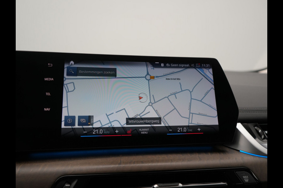BMW 2 Serie Active Tourer 225e xDrive Luxury Line PHEV 245pk Dealer O.H. | Trekhaak Af Fabriek | Adaptive Cruise | 360 Camera | Head Up | Lederen Sportstoelen Verwarmd | Sfeerverichting | Keyless | Blis | Apple Carplay | Widescreen Navi | DAB | Plug In Hybrid |