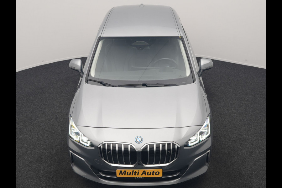 BMW 2 Serie Active Tourer 225e xDrive Luxury Line PHEV 245pk Dealer O.H. | Trekhaak Af Fabriek | Adaptive Cruise | 360 Camera | Head Up | Lederen Sportstoelen Verwarmd | Sfeerverichting | Keyless | Blis | Apple Carplay | Widescreen Navi | DAB | Plug In Hybrid |