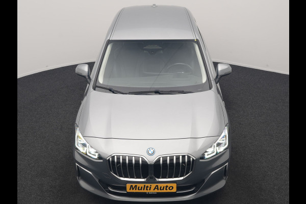 BMW 2 Serie Active Tourer 225e xDrive Luxury Line PHEV 245pk Dealer O.H. | Trekhaak Af Fabriek | Adaptive Cruise | 360 Camera | Head Up | Lederen Sportstoelen Verwarmd | Sfeerverichting | Keyless | Blis | Apple Carplay | Widescreen Navi | DAB | Plug In Hybrid |