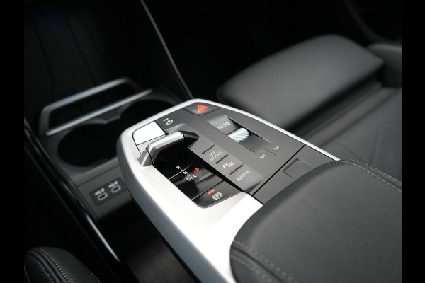 BMW 2 Serie Active Tourer 225e xDrive Luxury Line PHEV 245pk Dealer O.H. | Trekhaak Af Fabriek | Adaptive Cruise | 360 Camera | Head Up | Lederen Sportstoelen Verwarmd | Sfeerverichting | Keyless | Blis | Apple Carplay | Widescreen Navi | DAB | Plug In Hybrid |