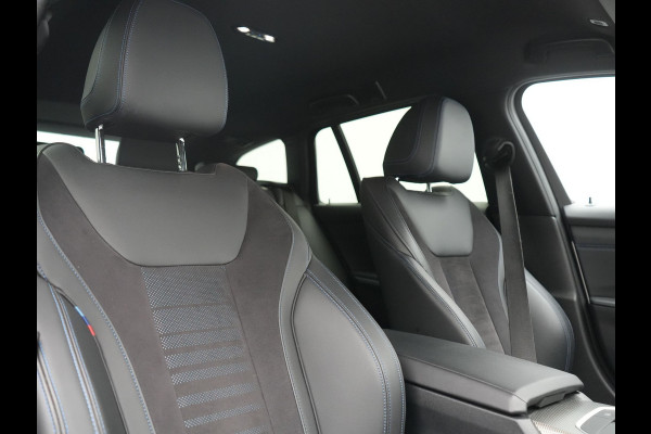 BMW 3 Serie Touring 320e xDrive M Sport PHEV Dealer O.H. | Camera | Alcantara Sportstoelen & Stuur Verwarmd | Sfeerverlichting | Keyless | Blis | Apple Carplay | Navigatie | DAB | 18"L.M | Plug In Hybrid |
