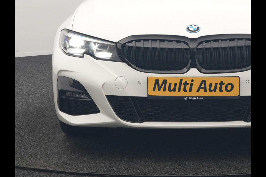 BMW 3 Serie Touring 320e xDrive M Sport PHEV Dealer O.H. | Camera | Alcantara Sportstoelen & Stuur Verwarmd | Sfeerverlichting | Keyless | Blis | Apple Carplay | Navigatie | DAB | 18"L.M | Plug In Hybrid |