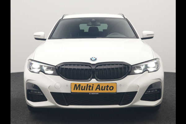 BMW 3 Serie Touring 320e xDrive M Sport PHEV Dealer O.H. | Camera | Alcantara Sportstoelen & Stuur Verwarmd | Sfeerverlichting | Keyless | Blis | Apple Carplay | Navigatie | DAB | 18"L.M | Plug In Hybrid |