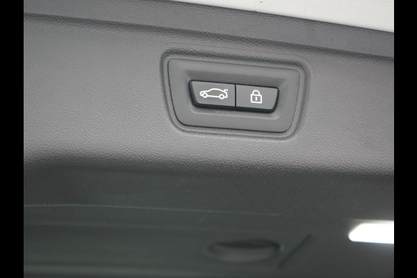 BMW 3 Serie Touring 320e xDrive M Sport PHEV Dealer O.H. | Camera | Alcantara Sportstoelen & Stuur Verwarmd | Sfeerverlichting | Keyless | Blis | Apple Carplay | Navigatie | DAB | 18"L.M | Plug In Hybrid |