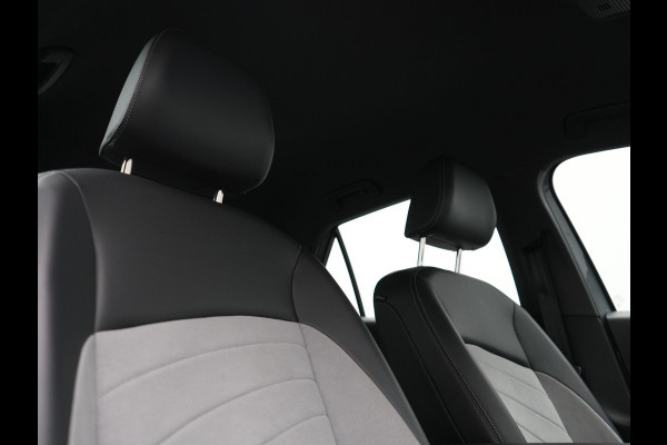 Volkswagen ID.3 Pro S 77 kWh 204pk Dealer O.H. | Adaptive Cruise | Camera | Warmtepomp | Keyless | Stuur Verwarmd | Sfeerverlichting | Apple Carplay | DAB | 19"L.M | Park Assist |