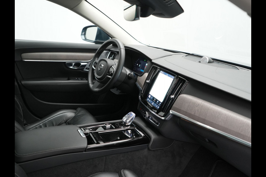 Volvo V90 T8 AWD Ultimate Bright LONG RANGE PHEV 350pk | Trekhaak Af Fabriek | Panodak | Adaptive Cruise | 360 Camera | Head Up | Lederen Sportstoelen Memory & Massage & Ventilatie | Bowers & Wilkins | Blis | Keyless | Stuur & Stoelen Verwarmd | Plug In Hybrid |