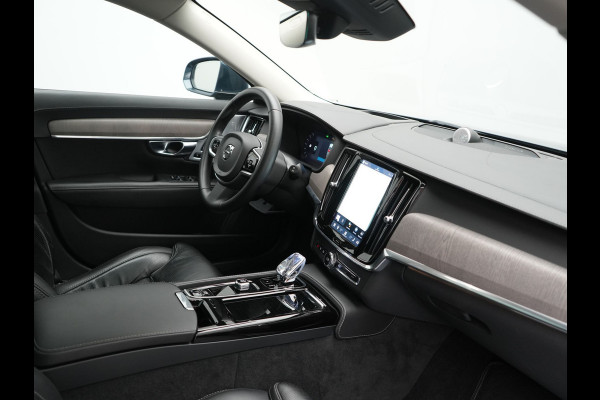 Volvo V90 T8 AWD Ultimate Bright LONG RANGE PHEV 350pk | Trekhaak Af Fabriek | Panodak | Adaptive Cruise | 360 Camera | Head Up | Lederen Sportstoelen Memory & Massage & Ventilatie | Bowers & Wilkins | Blis | Keyless | Stuur & Stoelen Verwarmd | Plug In Hybrid |