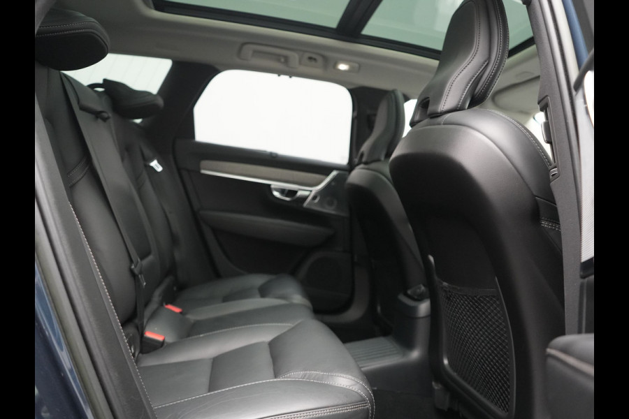 Volvo V90 T8 AWD Ultimate Bright LONG RANGE PHEV 350pk | Trekhaak Af Fabriek | Panodak | Adaptive Cruise | 360 Camera | Head Up | Lederen Sportstoelen Memory & Massage & Ventilatie | Bowers & Wilkins | Blis | Keyless | Stuur & Stoelen Verwarmd | Plug In Hybrid |