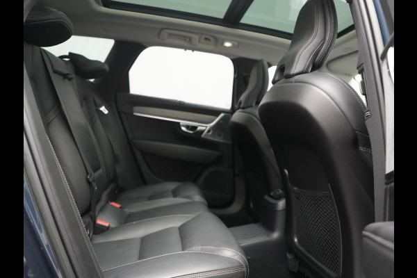 Volvo V90 T8 AWD Ultimate Bright LONG RANGE PHEV 350pk | Trekhaak Af Fabriek | Panodak | Adaptive Cruise | 360 Camera | Head Up | Lederen Sportstoelen Memory & Massage & Ventilatie | Bowers & Wilkins | Blis | Keyless | Stuur & Stoelen Verwarmd | Plug In Hybrid |