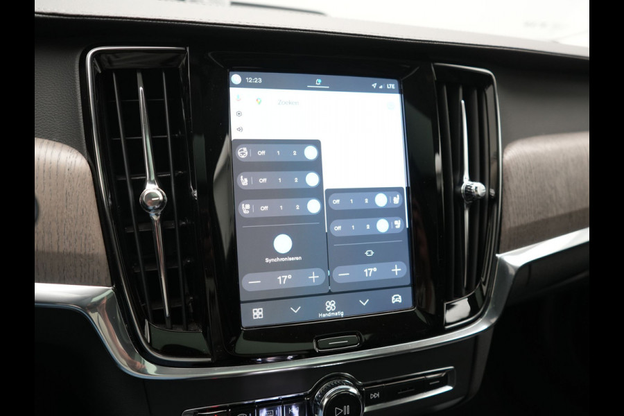 Volvo V90 T8 AWD Ultimate Bright LONG RANGE PHEV 350pk | Trekhaak Af Fabriek | Panodak | Adaptive Cruise | 360 Camera | Head Up | Lederen Sportstoelen Memory & Massage & Ventilatie | Bowers & Wilkins | Blis | Keyless | Stuur & Stoelen Verwarmd | Plug In Hybrid |