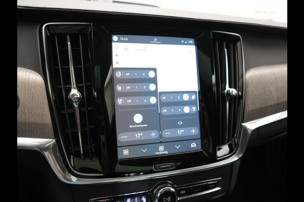 Volvo V90 T8 AWD Ultimate Bright LONG RANGE PHEV 350pk | Trekhaak Af Fabriek | Panodak | Adaptive Cruise | 360 Camera | Head Up | Lederen Sportstoelen Memory & Massage & Ventilatie | Bowers & Wilkins | Blis | Keyless | Stuur & Stoelen Verwarmd | Plug In Hybrid |