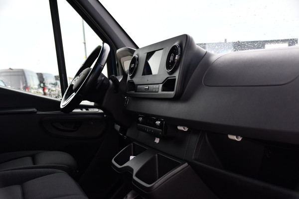 Mercedes-Benz Sprinter 317 1.9 CDI L2H2 RWD AMG Edition Adaptieve Cruise, 360 Camera, Carplay, 2 x Schuifdeur, LED, Automaat, 170pk 3500kg Trekhaak, Uniek!