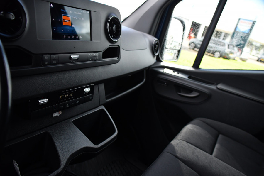 Mercedes-Benz Sprinter 317 1.9 CDI L2H2 RWD AMG Edition Adaptieve Cruise, 360 Camera, Carplay, 2 x Schuifdeur, LED, Automaat, 170pk 3500kg Trekhaak, Uniek!
