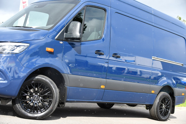 Mercedes-Benz Sprinter 317 1.9 CDI L2H2 RWD AMG Edition Adaptieve Cruise, 360 Camera, Carplay, 2 x Schuifdeur, LED, Automaat, 170pk 3500kg Trekhaak, Uniek!
