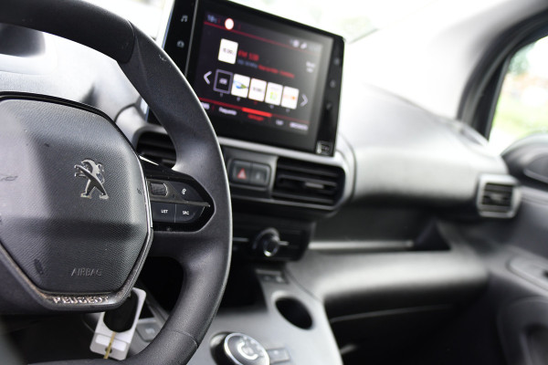 Peugeot Partner 1.5 BlueHDI L2 PB Edition Camera, Cruise, Carplay, Trekhaak, Sensoren, 130pk, Automaat, Multimedia, Uniek!