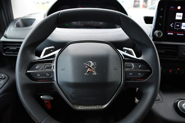 Peugeot Partner 1.5 BlueHDI L2 PB Edition Camera, Cruise, Carplay, Trekhaak, Sensoren, 130pk, Automaat, Multimedia, Uniek!