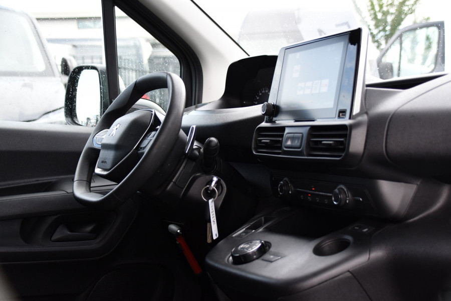 Peugeot Partner 1.5 BlueHDI L2 PB Edition Camera, Cruise, Carplay, Trekhaak, Sensoren, 130pk, Automaat, Multimedia, Uniek!