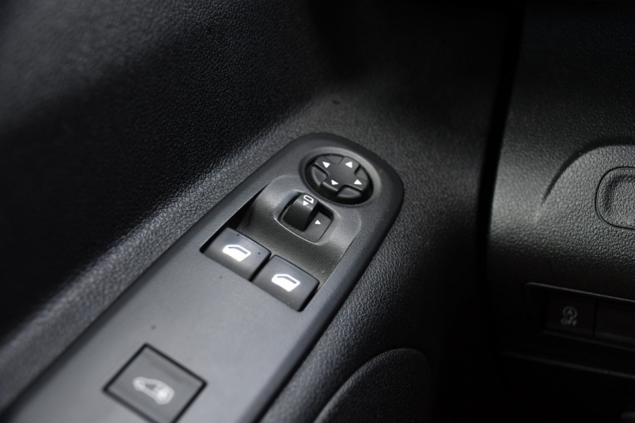 Peugeot Partner 1.5 BlueHDI L2 PB Edition Camera, Cruise, Carplay, Trekhaak, Sensoren, 130pk, Automaat, Multimedia, Uniek!