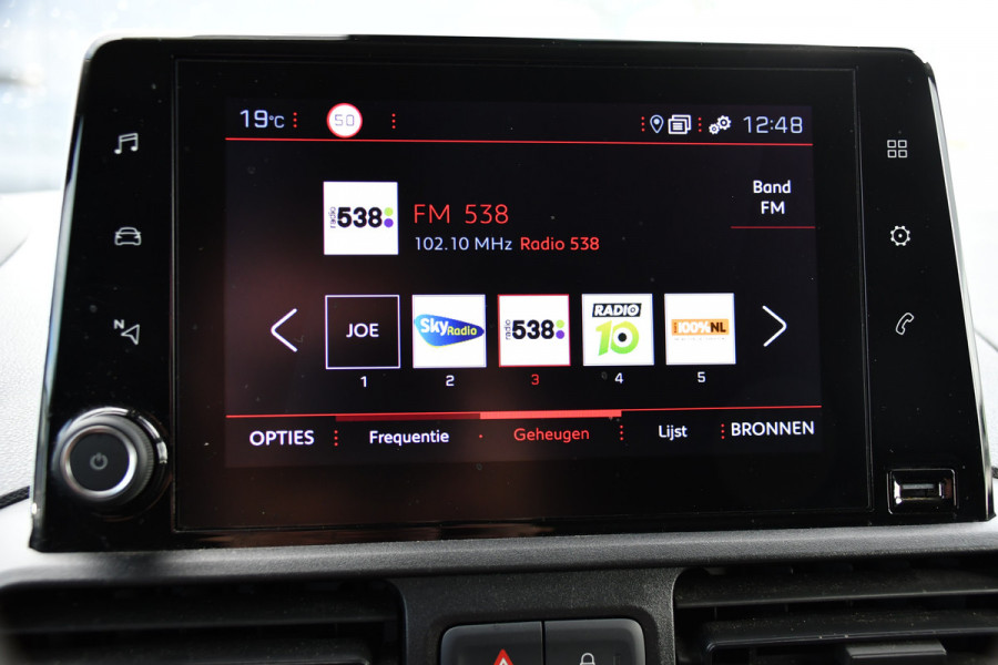 Peugeot Partner 1.5 BlueHDI L2 PB Edition Camera, Cruise, Carplay, Trekhaak, Sensoren, 130pk, Automaat, Multimedia, Uniek!