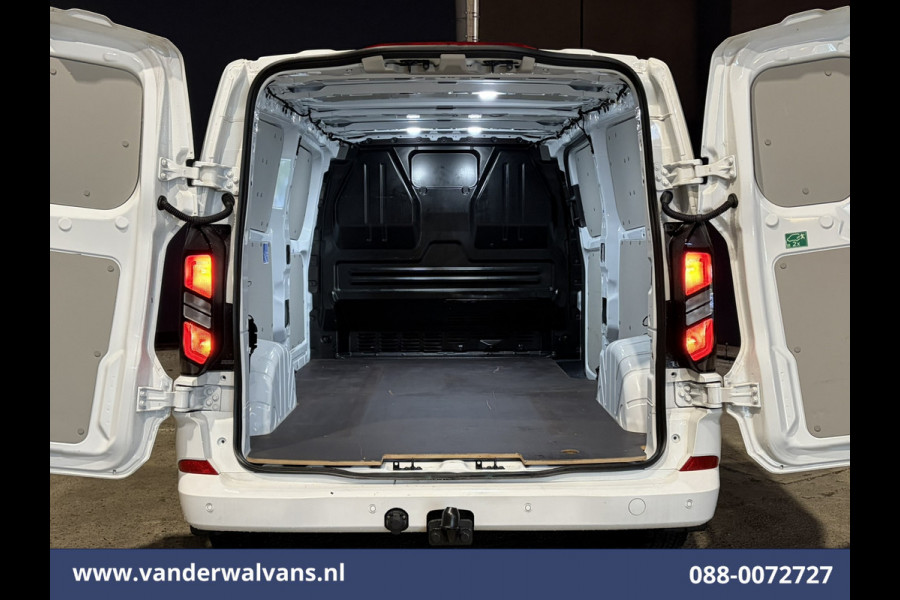 Ford Transit Custom 2.0 TDCI 136pk L2H1 Euro6 Airco | Camera | LED | Apple Carplay | Cruisecontrol | 2500kg Trekhaak LM Velgen, Android Auto, Verwarmde voorruit, Stoelverwarming, Parkeersensoren, Bijrijdersbank