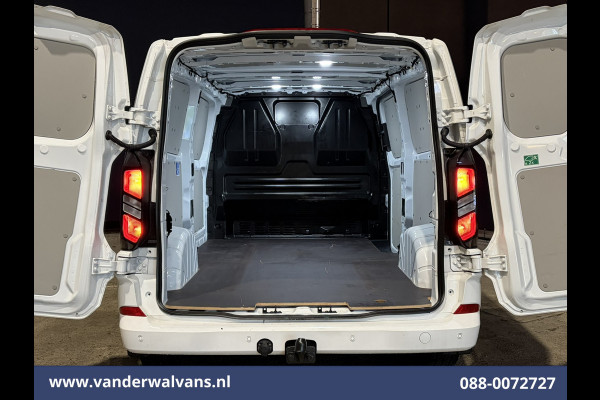 Ford Transit Custom 2.0 TDCI 136pk L2H1 Euro6 Airco | Camera | LED | Apple Carplay | Cruisecontrol | 2500kg Trekhaak LM Velgen, Android Auto, Verwarmde voorruit, Stoelverwarming, Parkeersensoren, Bijrijdersbank